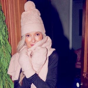 LOVE & LORE HAT  AND SCARF SET